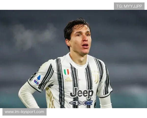 尤文肋部渗透极具威胁，基耶萨扣过后卫劲射打偏